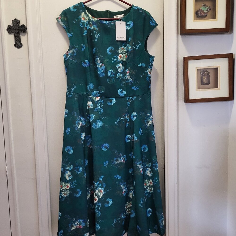 WOMENS DRESS, SHORT SLEEVES  ( NEW)